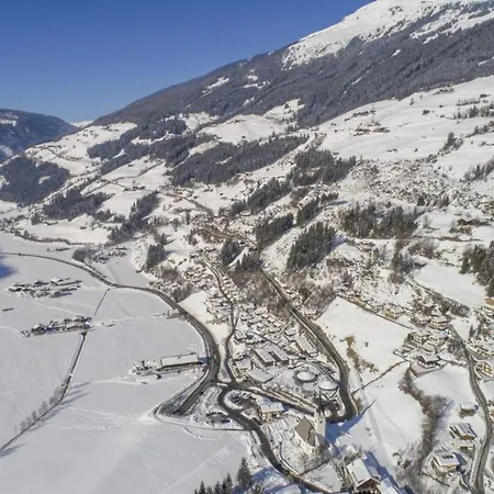 Hotel Schoeneben Haus Alpenaster Wald im Pinzgau
